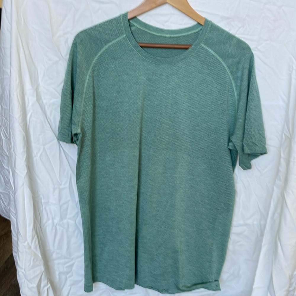 Lulu men’s workout shirt